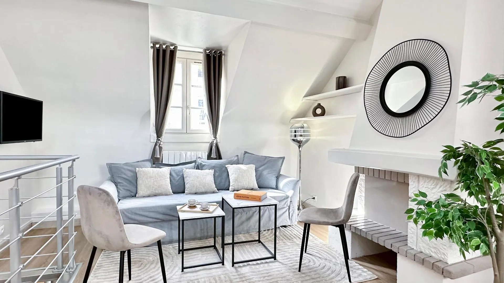 Unique & Beautiful Duplex In Saint-Germain contacts